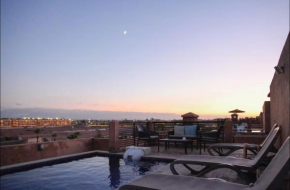 Chic & Modern in City Center - Pool, IPTV & Comfort